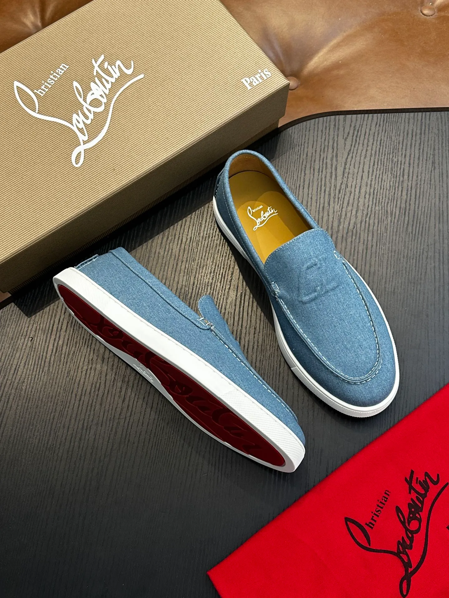 P760💰Christian Louboutin (red-soled shoes) Italian men’s casual sneakers are shipped! Each pair of shoes from this Italian handmade shoe brand has a simple and classic design, which is very comfortable and versatile! The upper fabric of this shoe is made of imported cowhide, with high-end and comfortable cowhide lining! The outsole is made of original rubber bottom sheets and is lined with cowhide! Brand-specific molded footbed, exclusive private mold control! Original box packaging, with shoe storage bag! 39 40 41 42 43 44 (38 45 46 customized)